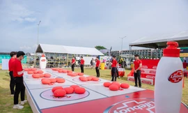 Lifebuoy chính thức xác lập kỷ lục bộ trò chơi ô ăn quan lớn nhất Việt Nam