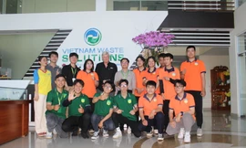 Đoàn sinh viên Hutech bất ngờ với quy trình xử lý rác tại Công ty VWS