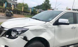 Chiếc xe do Hường điều khiển sau khi gây tai nạn trên đường Trần Hưng Đạo, thành phố Lào Cai.