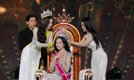 Qui Phúc đồng hành cùng khoảnh khắc đăng quang của Hoa hậu Việt Nam 2022