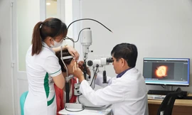 Nhìn một vật thành hai, dấu hiệu bệnh lý mắt nguy hiểm khiến một bệnh nhân nữ phải bỏ việc 