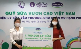 Quỹ sữa vươn cao Việt Nam tiếp tục hành trình trao sữa cho trẻ em tại 26 tỉnh thành 