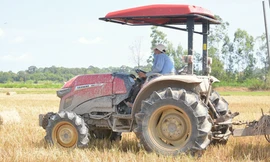 Hộp số đồng bộ của máy kéo YM cho phép vận hành trơn tru và liền mạch