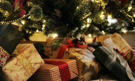 Trọn vẹn cảm xúc gửi trao trong từng món quà mùa lễ hội