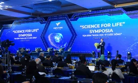 Nhà khoa học VinFuture hiến kế nhằm hóa giải cuộc khủng hoảng rác thải nhựa toàn cầu