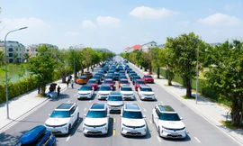 Ngắm những hình ảnh siêu ấn tượng của dàn 333 xe VinFast VF 9 trên hành trình hơn 100km