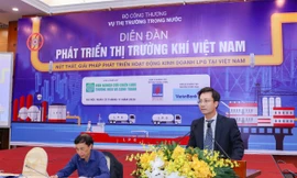 Ông Trần Duy Đông – Vụ trưởng Vụ Thị trường trong nước, Bộ Công Thương phát biểu khai mạc tại Diễn đàn
