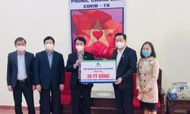 An Phát Holdings tiếp tục trao 20 tỷ đồng hỗ trợ Hải Dương mua vaccine phòng chống COVID-19