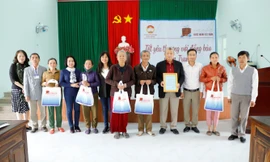 Hiệp Hội Nước mắm Việt Nam trao quà Tết 40 gia đình khó khăn 