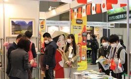 Tương ớt Chin-Su thu hút khách hàng tại triển lãm Thực phẩm và Đồ uống quốc tế Nhật Bản