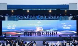 Đại tiệc âm thanh và ánh sáng trong lễ kỷ niệm 30 năm thành lập Tập đoàn Tân Á Đại Thành