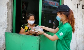 21.800 suất ăn miễn phí Grab và người dùng tặng cho người khó khăn trong mùa dịch 