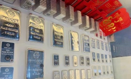 Giá bạc thăng hoa, tăng gần 14% sau một tháng