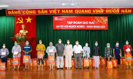 Sao Mai ăn tết với người nghèo xuân Nhâm Dần