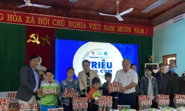 Tết ấm no với ‘triệu bữa cơm’ hỗ trợ trẻ em chịu ảnh hưởng lũ lụt