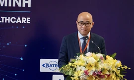 Ông Ngô Thanh Sơn – Phó Tổng Giám đốc VMED Group, Trưởng làng Công nghệ Y tế phát biểu khai mạc hội thảo