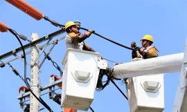 Thi công công nghệ live - line của EVNHCMC