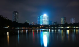 Tòa nhà trụ sở TNG Holdings Vietnam chuyển màu xanh, truyền thông điệp vì tương lai trẻ em thế giới