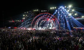 Loạt songlist “cực cháy” của Maroon 5 trên sân khấu 8wonder Winter Festival tại Phú Quốc