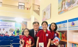 Shinhan Finance trao tặng “Tủ sách của những ước mơ” cho thư viện tỉnh Nghệ An