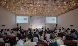 Bác sĩ Nguỹen Ngọc Bá – Chuyên gia lâu năm về da liễu – dị ứng tại Việt Nam trình bày tại hội thảo