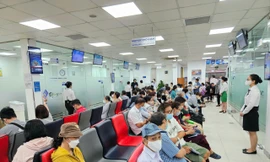 Sở hữu nhiều loại vắc xin cúm thế hệ mới, VNVC tấp nập người dân đến tiêm