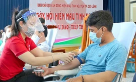 Những tấm gương cao đẹp hiến máu cứu người bất kể ngày đêm