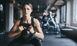 4 bài tập với tạ tay “đỉnh chóp” mang lại vóc dáng quyến rũ