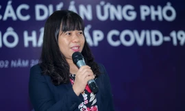 GS. Lê Thị Thu Hương (Viện trưởng Viện Đào tạo Y học dự phòng và Y tế công cộng, Đại học Y HN) cho biết: “Từng nếm trải nhiều gian nan trong việc xin ngân sách phục vụ nghiên cứu, bà đã thực sự bị sốc khi nhận được tài trợ của Vingroup”.