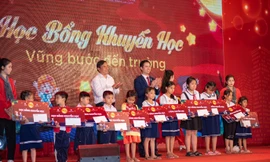 Thiếu nhi Vị Thanh vui trung thu tưng bừng tại khu đô thị Western Pearl 2