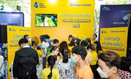 Nam A Bank - Khách hàng hào hứng với thanh toán “một chạm” tại sự kiện “Ngày không tiền mặt”