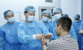 Tay ghép của bệnh nhân phục hồi tốt sau một tháng ghép, sáng 24/2. Ảnh: Đức Khánh.