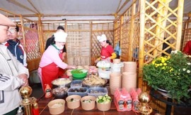 Tương ớt phở CHIN-SU thăng hoa vị phở trong không gian phở xưa 