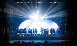 Bùng nổ 'điệu nhảy đa vũ trụ' của sinh viên Trường ĐH Anh Quốc Việt Nam tại The Universe Showcase 