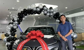 Lắp trụ sạc tại nhà, chủ xe VinFast VF 6 chia sẻ: 'Lợi đơn lợi kép, vừa được sạc miễn phí, vừa được trả thêm tiền điện'