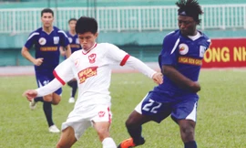 Sài Gòn FC - Khánh Hòa (xanh). Ảnh: tường vũ