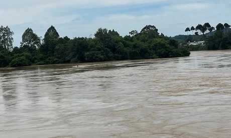 Mực nước sông La Ngà và vùng hạ lưu sông Đồng Nai khá cao, cảnh báo ngập lụt, sạt lở