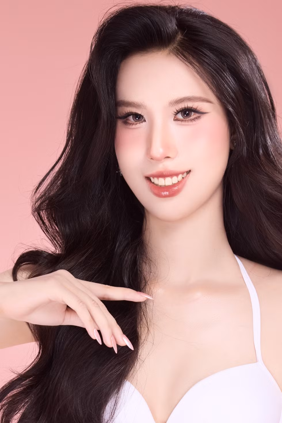 Cô gái cao nhất Hoa hậu Việt Nam đến từ Hưng Yên