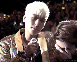 Seungri - Sehun lại vừa có hành động tình thương mến thương khiến fan phát hờn ảnh 2 Seungri - Sehun lại vừa có hành động tình thương mến thương khiến fan phát hờn ảnh 2