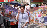 Hà Nội: Sĩ tử 2K11 được đón bằng banner "quậy", có bạn chưa "xả vai" vì còn thi chuyên