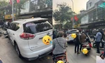 Ô tô dán dòng chữ “Vợ em mới lấy bằng, thi 9 lần mới đỗ” tông hàng loạt xe máy