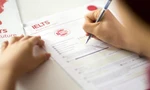 Nhiều quốc gia đồng loạt dừng thi IELTS trên giấy, chuyển sang thi trên máy tính