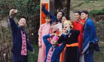 Chị Thông diện áo dài, cùng các thành viên Gia Đình Haha đón Tết giữa Bản Liền