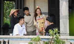 Hàng Xóm Mới: Chi Pu, Hương Giang, Ninh Anh Bùi “tái mặt” khi lần đầu chăm em