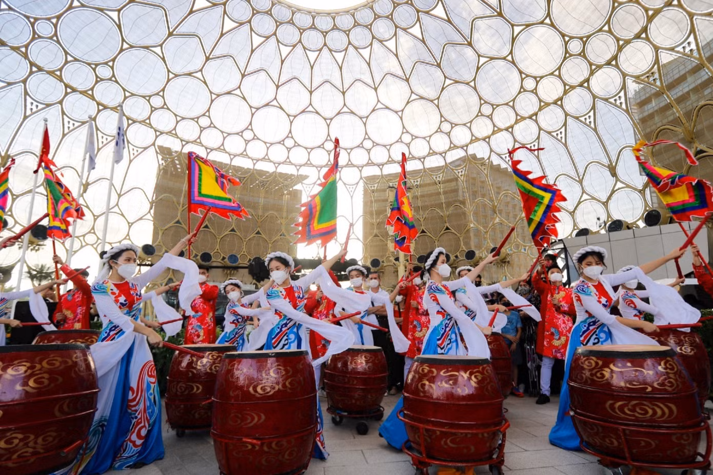 man-dieu-hanh-nghe-thuat-cua-viet-nam-gay-an-tuong-dep-tai-expo-2020-dubai17-16412823645521754837733-17112719866031042620928-1711936246900-1711936247286762325478-44.jpg