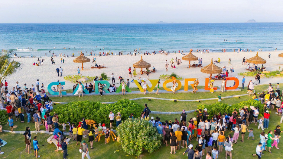 CaraWorld Cam Ranh sôi động với các hoạt động vui chơi - giải trí.