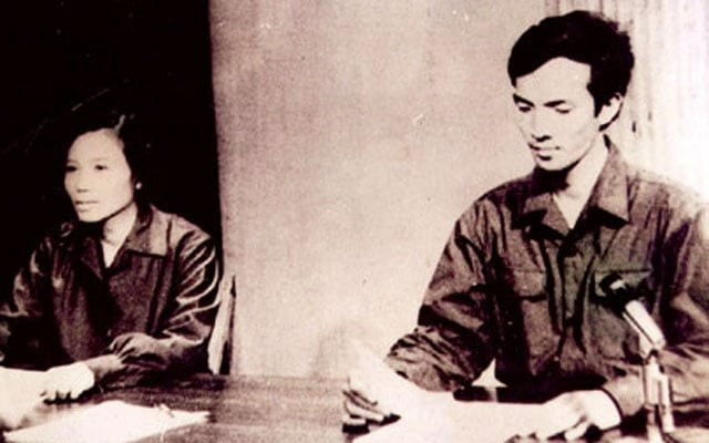 Hai phát thanh viên Hồ Mỹ Hạnh và Nguyễn Hữu Phước trong bản tin 1/5/1975. img-7276.jpg