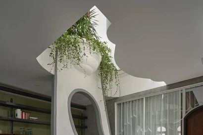 Thiết kế giếng trời ấn tượng như một dải lụa mềm