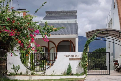 Tổ ấm đơn sơ 'ôm trọn' cảnh núi hồ 