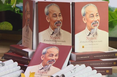 GS Trình Quang Phú và cuốn sách chào mừng Đại hội Đảng